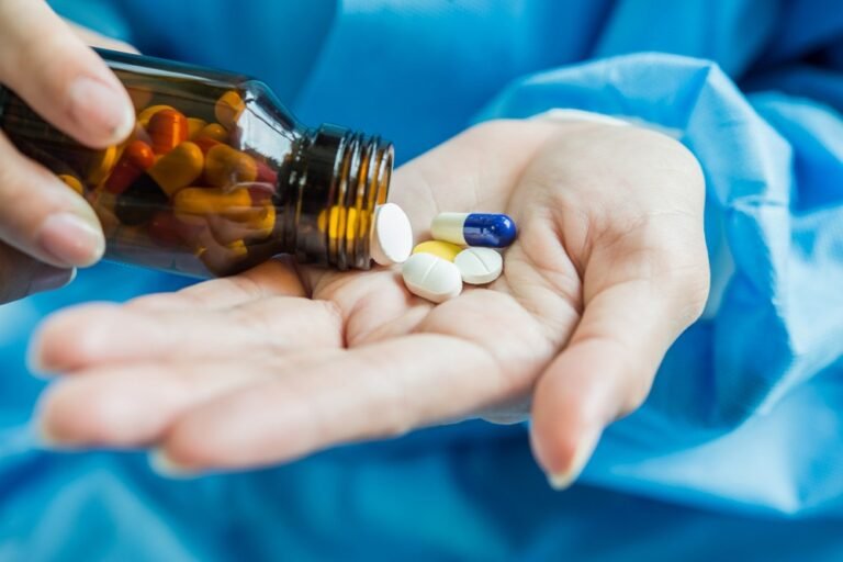 Read more about the article Breaking Down Painkillers: What Works Best for Different Types of Pain?